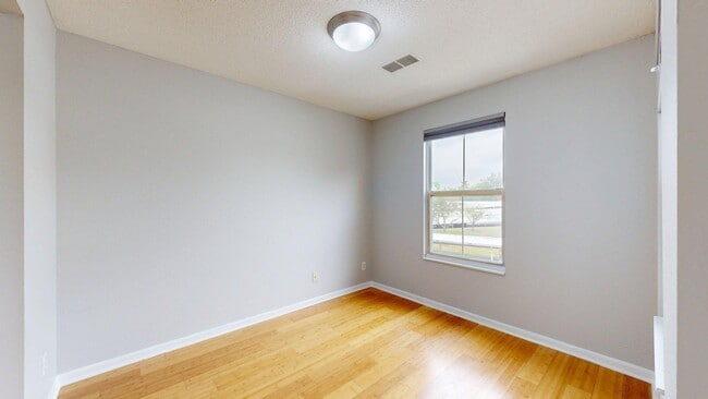 Foto del edificio - 103 Fieldcrest St