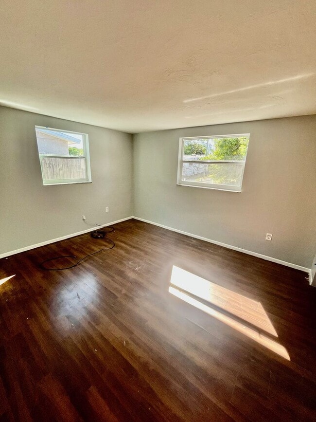 Building Photo - Spacious 3BR/2BA Port Richey home! No appl...