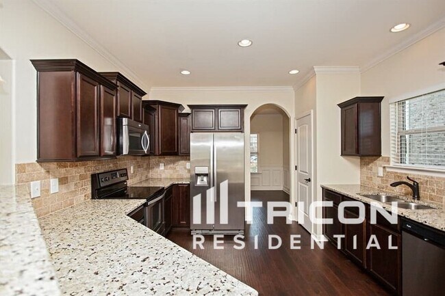 Building Photo - 5004 Geranium Dr