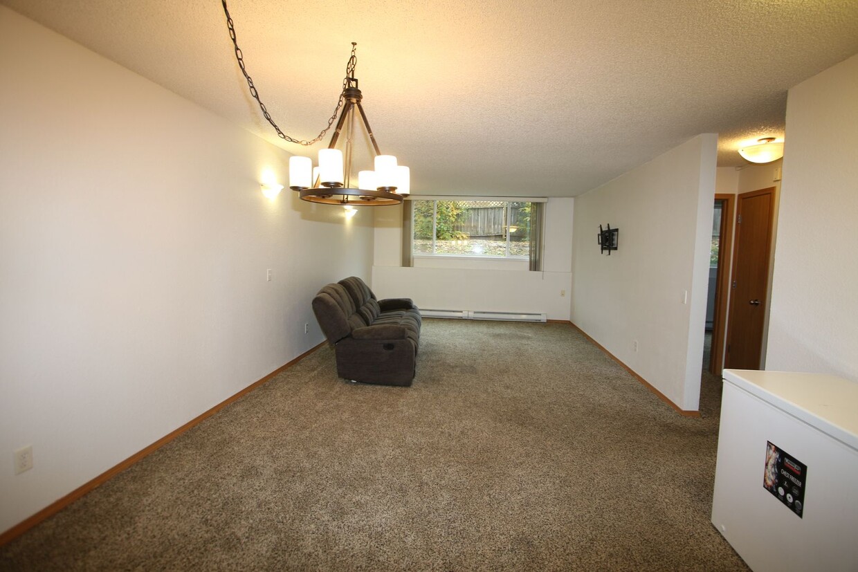 Foto principal - 2 Bed, 1 Bath Condo in West Anchorage!