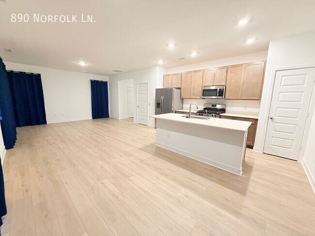 Foto del edificio - 890 Norfolk Ln