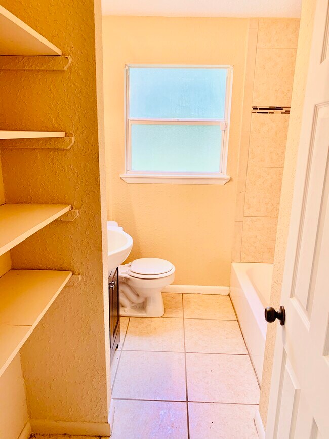 Foto del edificio - 4657 Colchester Rd