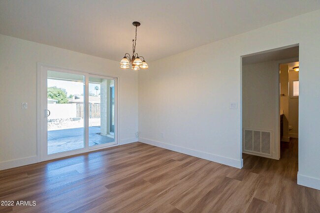 Building Photo - 1034 W Hermosa Dr