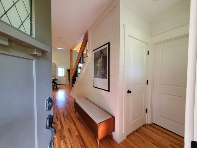 Building Photo - 527 Woodland Ave