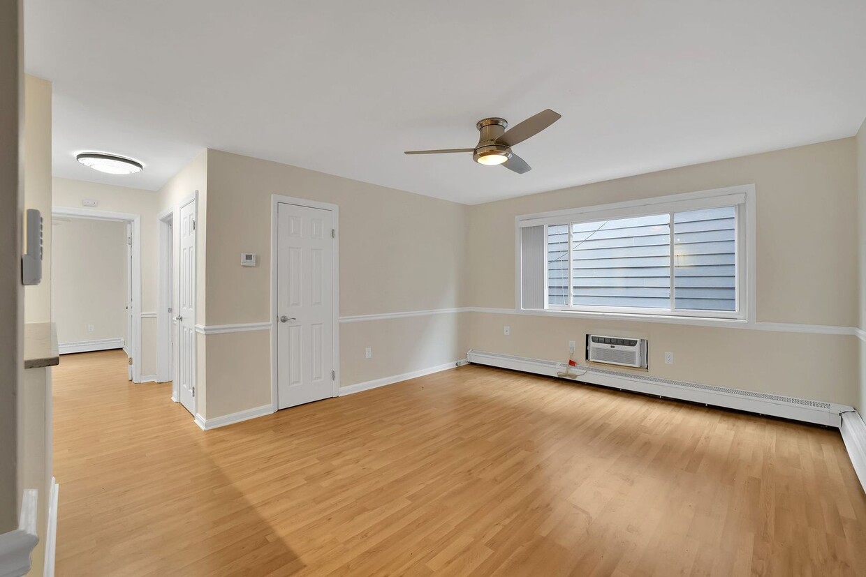 Primary Photo - Charming 2-Bedroom Condo in Prime Capitol ...