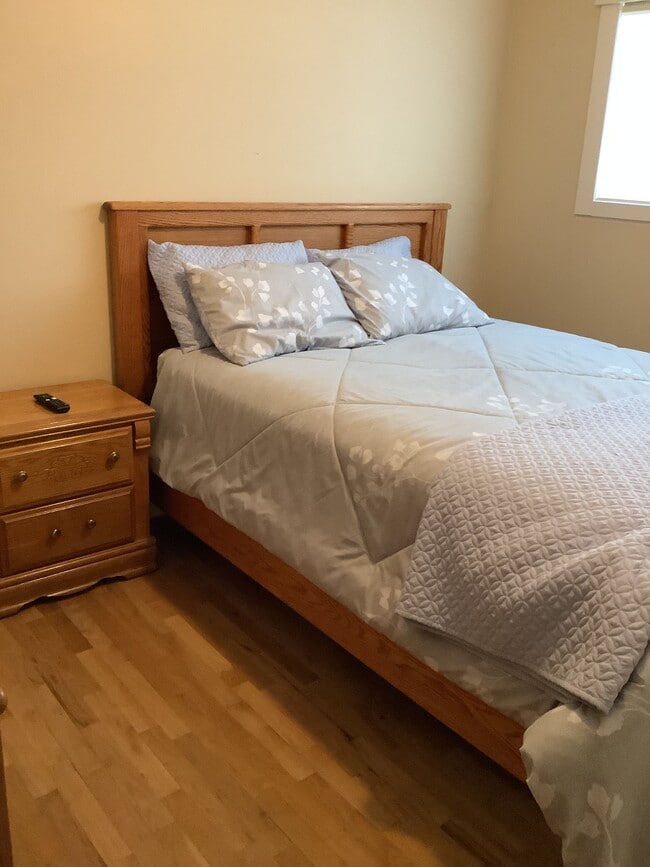 Building Photo - 1006 25th St W