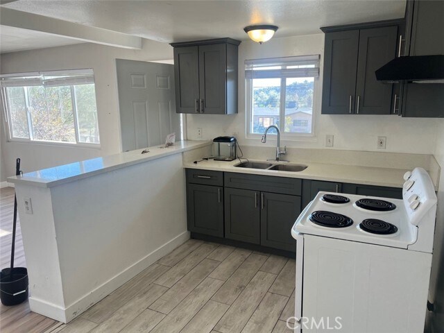 Foto del edificio - 1064 W 48th St