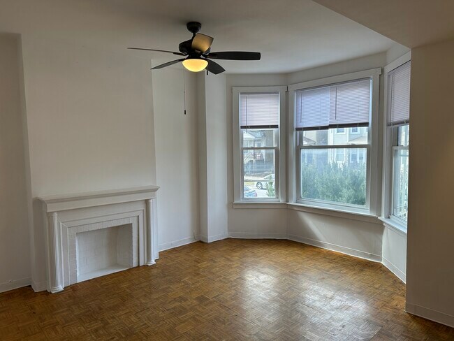 Foto del edificio - 2139 N Karlov Ave