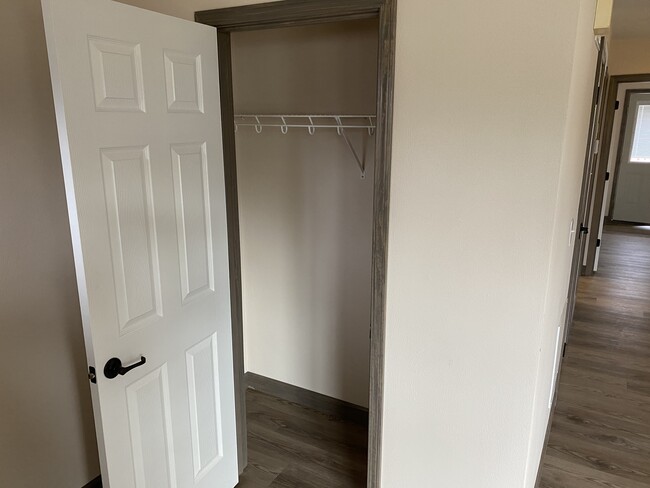 Building Photo - 513 Red Bud Ln