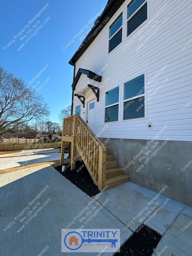 Foto del edificio - Newly Built 3 bed/ 2.5 Bath Duplex Minutes from the Heart of Downtown Greenville!
