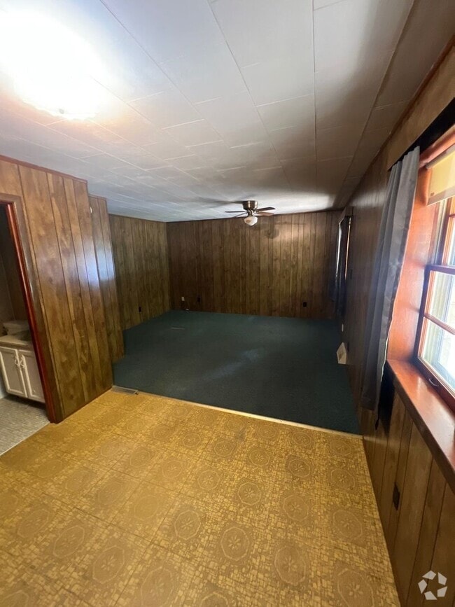 Building Photo - 16945 Rooster Ln