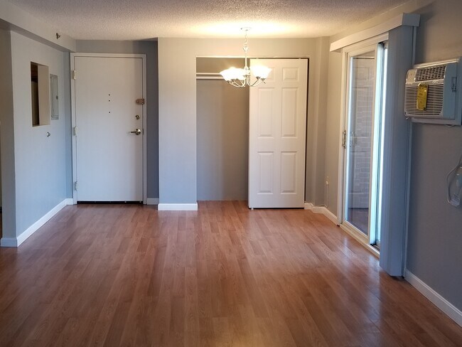 Foto del edificio - 688 Boston Post Rd E