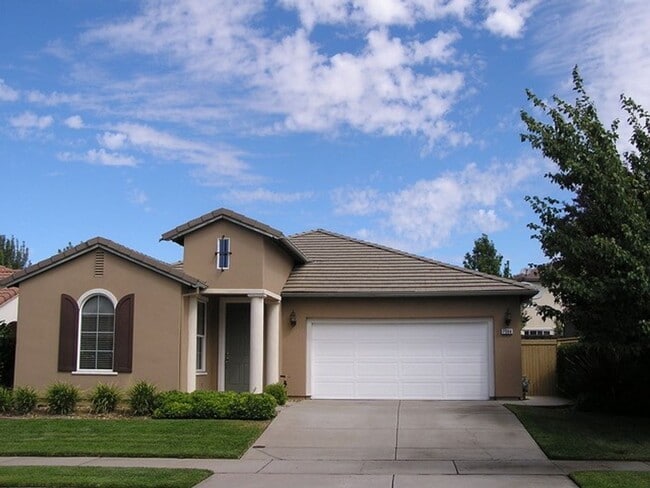 Building Photo - Spacious 3 bedroom Excellent Roseville Loc...