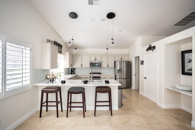 Building Photo - 40600 Vía Fonda