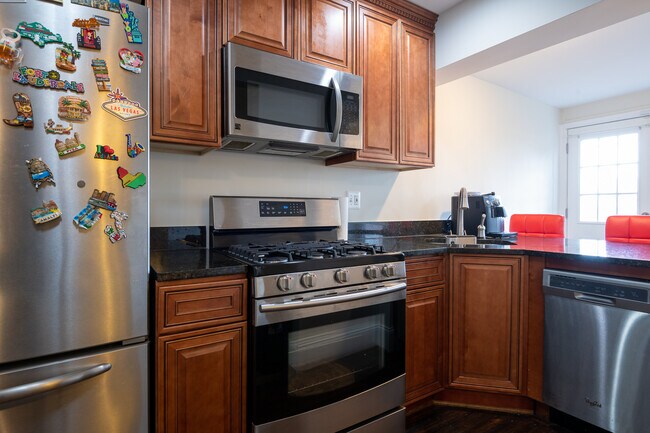 Building Photo - 1416 Ridge Pl SE