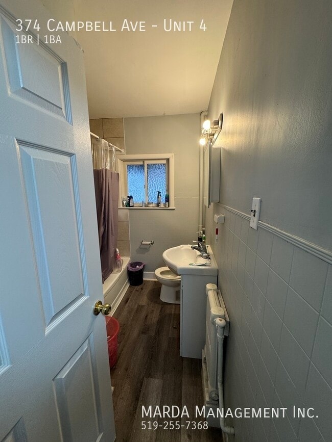 Building Photo - COZY 1+1 BED/ 1 BATH UPPER UNIT WEST END ALL-INCLUSIVE!