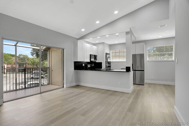 Foto del edificio - 660 Cypress Club Way