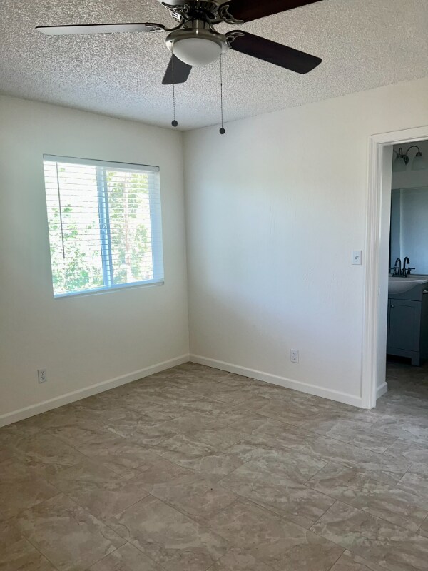 Building Photo - 205 N Mariposa St