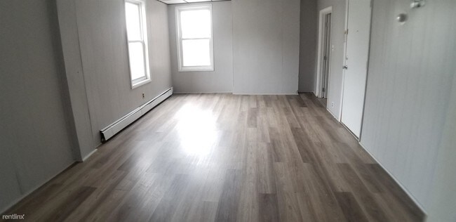 Foto del edificio - 1 br, 1 bath  - 363 Summer Ave Apt 2