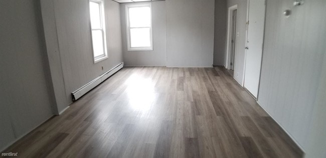 Building Photo - 1 br, 1 bath  - 363 Summer Ave Apt 2