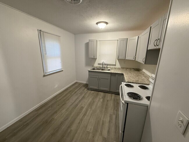 Building Photo - 3741 Marmion Ave