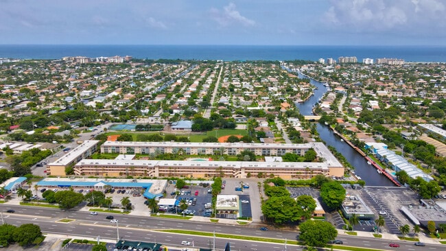 Foto del edificio - 4500 N Federal Hwy
