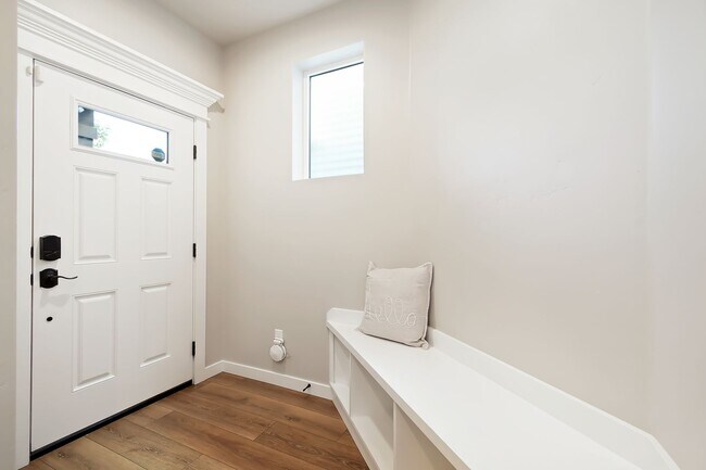 Building Photo - 4 bedroom, 3 bathroom Home located in the heart of Meridian!
