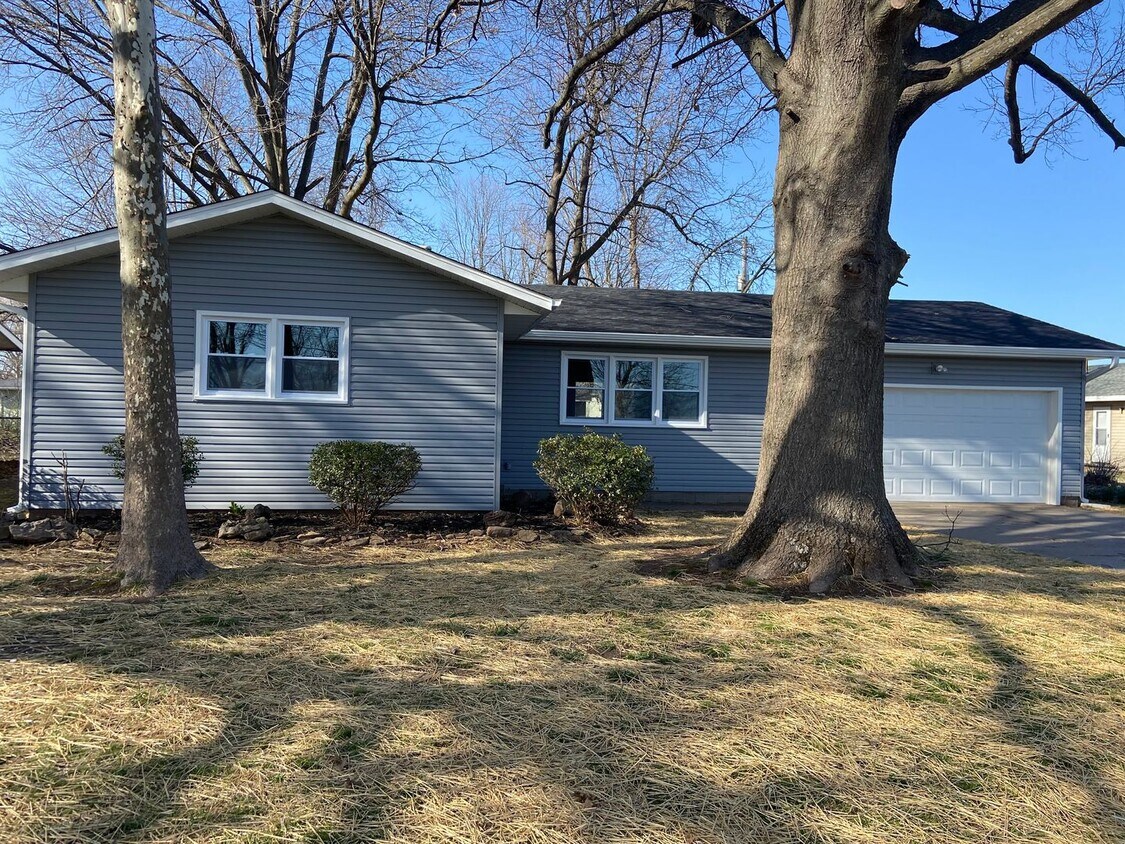 Primary Photo - Comfort Meets Convenience in This Updated ...