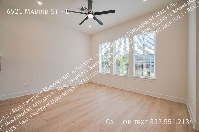 Foto del edificio - 6521 Madrid St