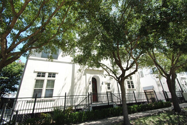 Foto del edificio - 1131 W 21st St
