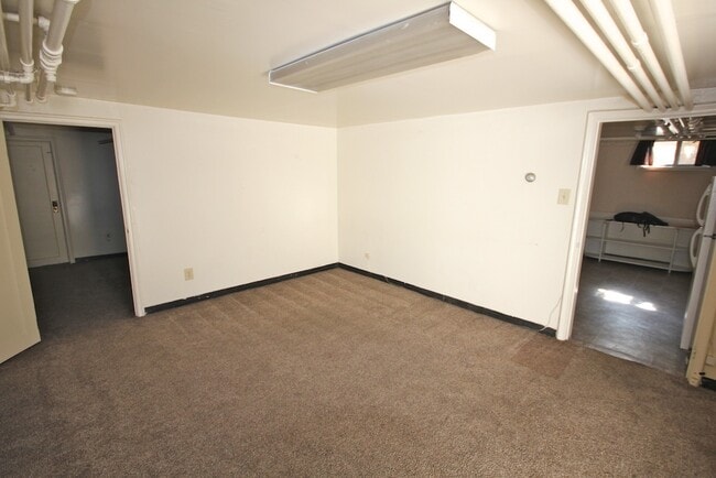 Building Photo - 1 Bedroom/1 Bathroom Apartment