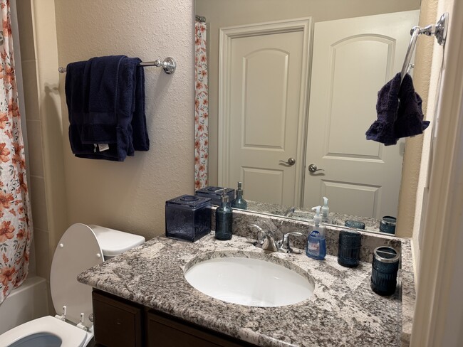 Foto del edificio - 5423 Caroline Lake Dr