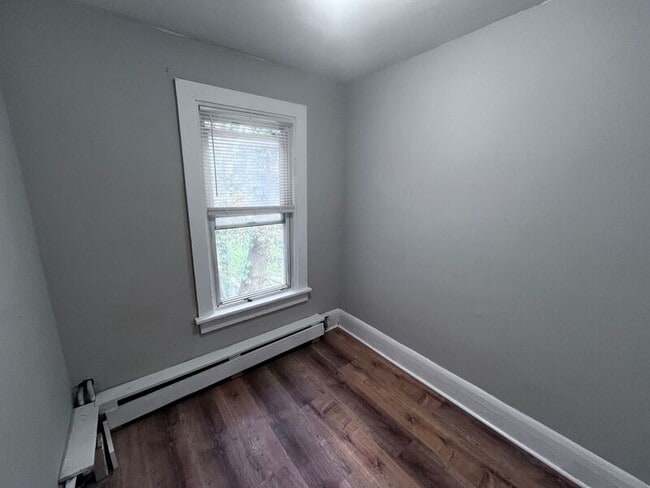 Building Photo - 164 Parsells Ave