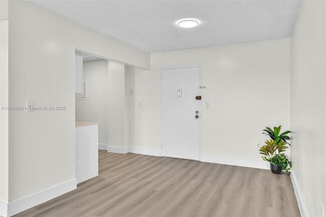 Foto del edificio - 16465 NE 22nd Ave