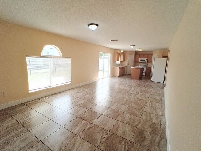 Foto del edificio - Spacious 4 bedrooms 2.5 baths single-family home Located in Orlando FL!!
