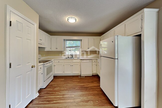 Building Photo - 1300 Summit Point Ln