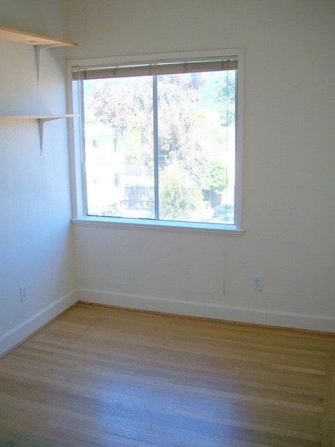 Building Photo - Newly Remodeled corner unit small 2-bedroo...