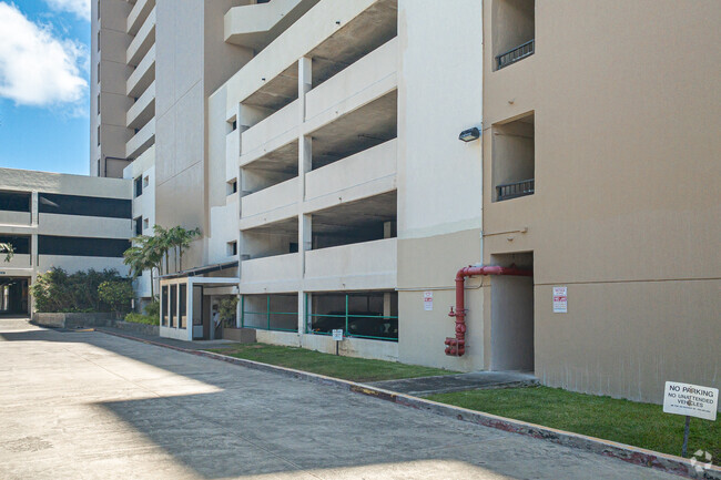 Building Photo - Fairway House