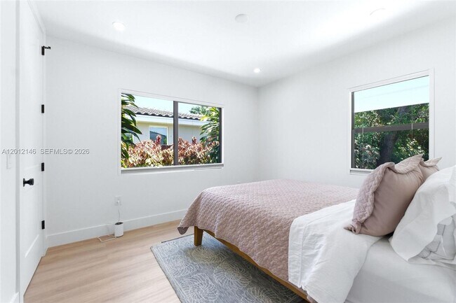 Foto del edificio - 1248 SW 32nd St