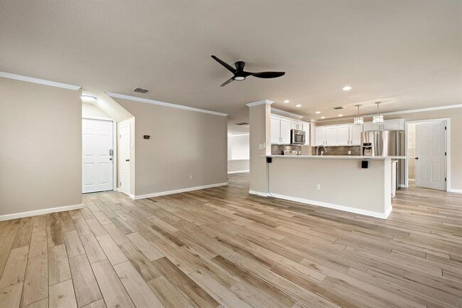 Building Photo - 3809 Tailfeather Dr