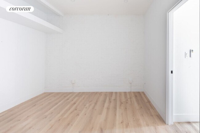 Building Photo - 180 5th Ave