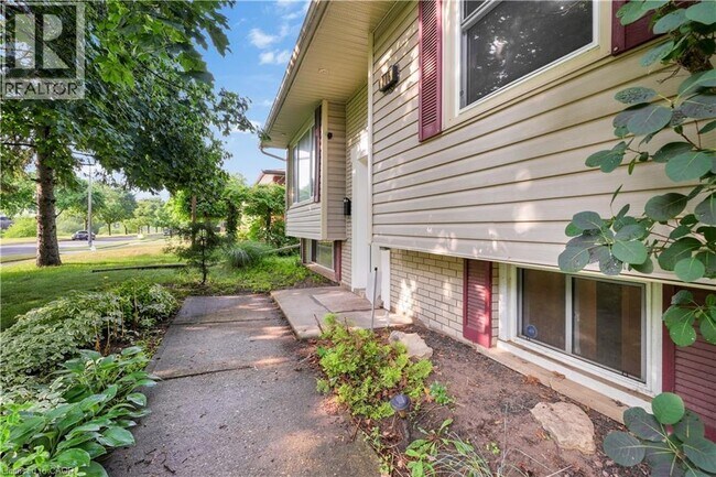 Building Photo - 206 Shelley Dr