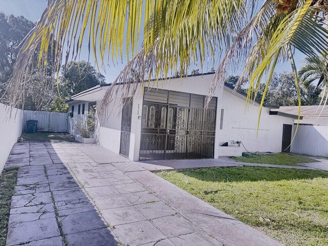 Foto del edificio - 1728 NW 114th St