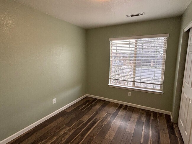 Building Photo - 830 Randell Dr