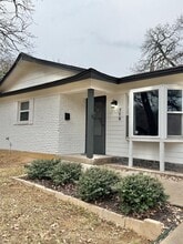 Building Photo - 719 Koen Ln