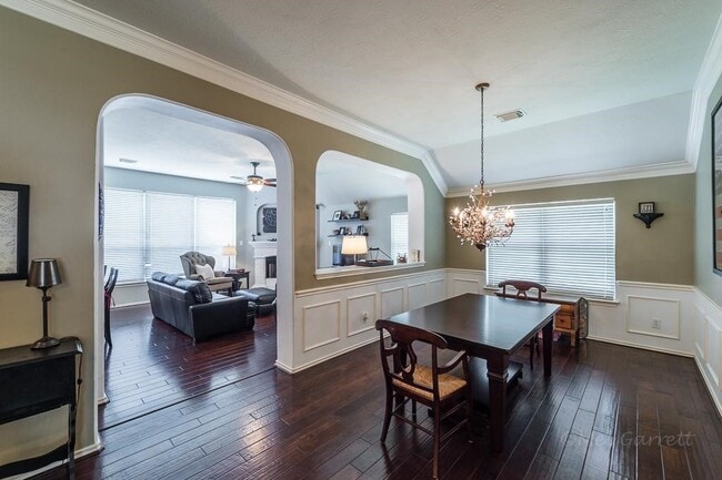 Foto del edificio - 23915 Elden Hills Ct