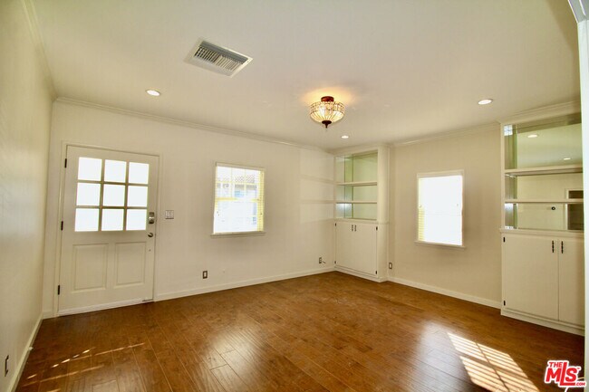 Building Photo - 3141 Fairmount Ave