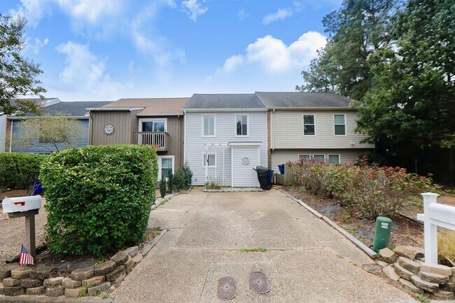 Foto del edificio - Spacious Townhome Move in Ready!!