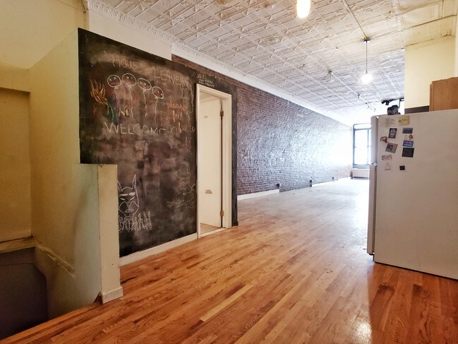Building Photo - 127 Tompkins Ave