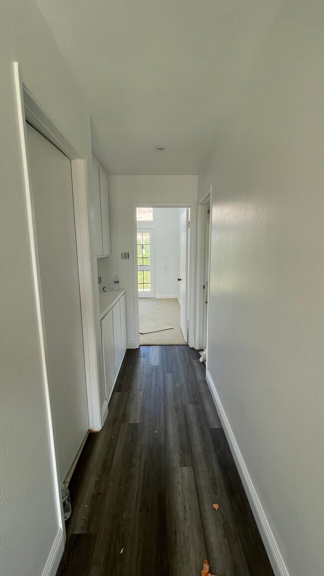 Foto del edificio - 3147 Sierra Dr